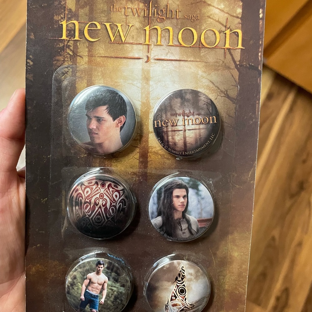 ❌ SOLD New Moon Jacob Black pins